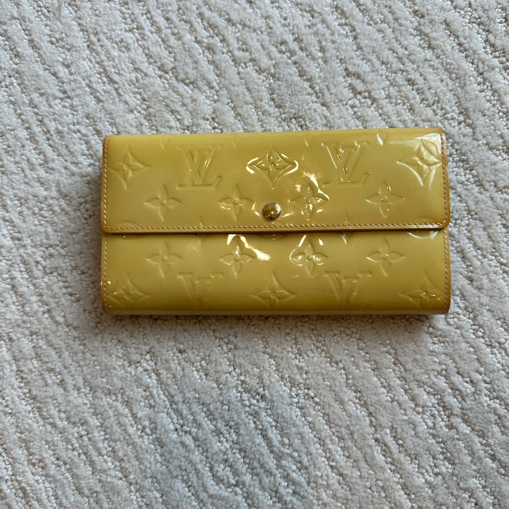 🚩SOLD🚩Louis Vuitton monogram vernis patent leather Sarah wallet
